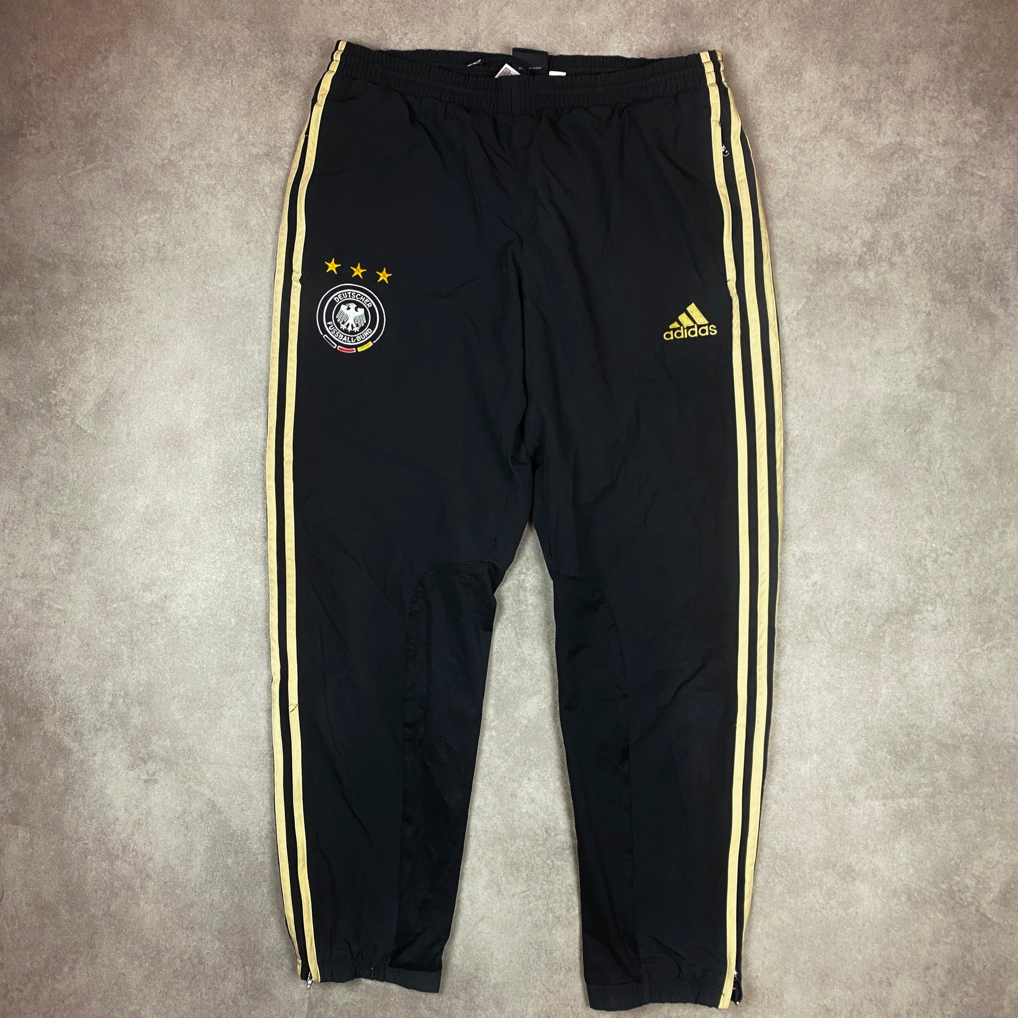 ADIDAS TRACKPANTS (M)