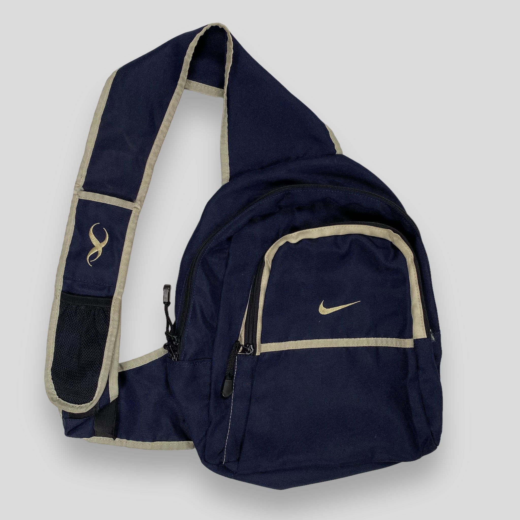 NIKE SLING BAG