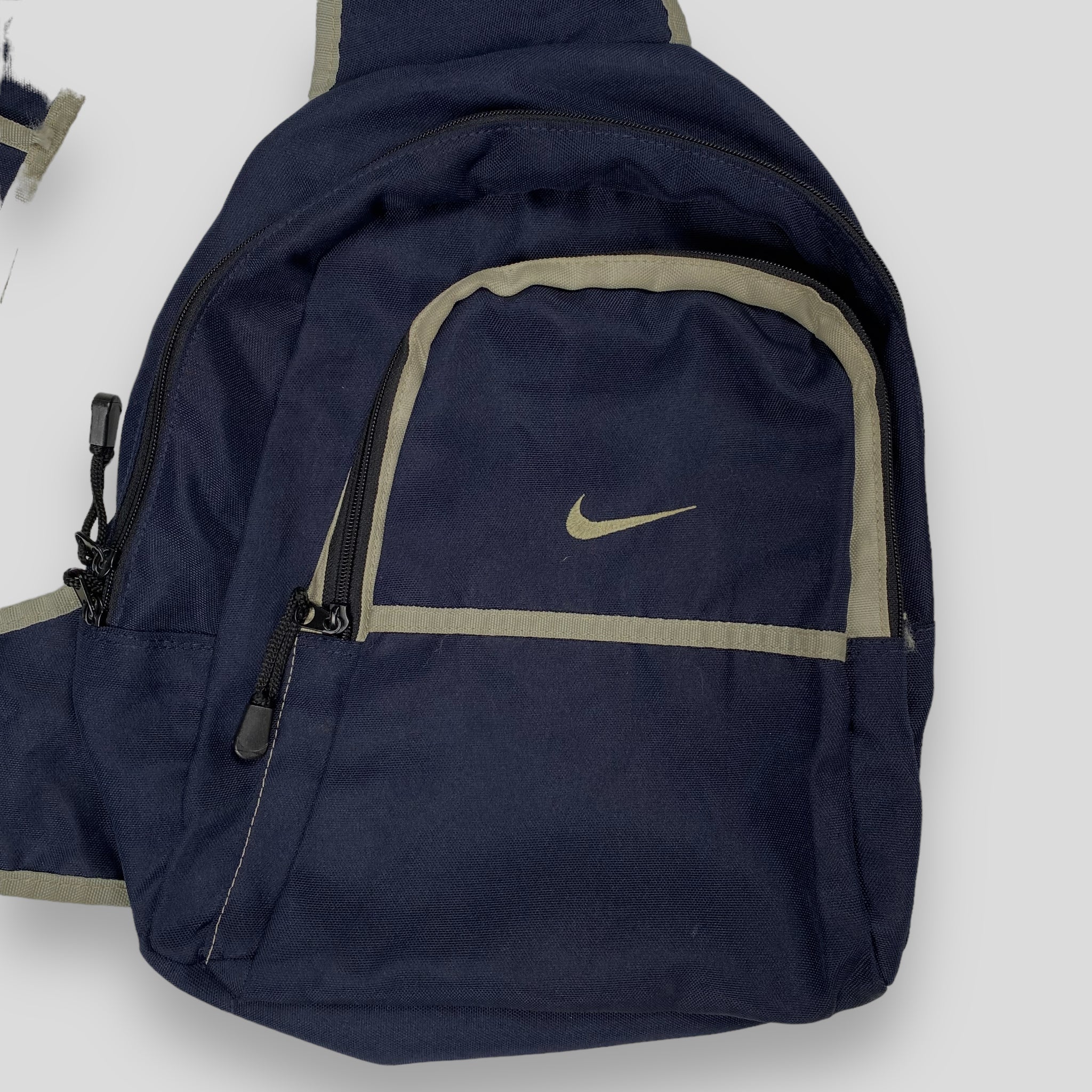 NIKE SLING BAG