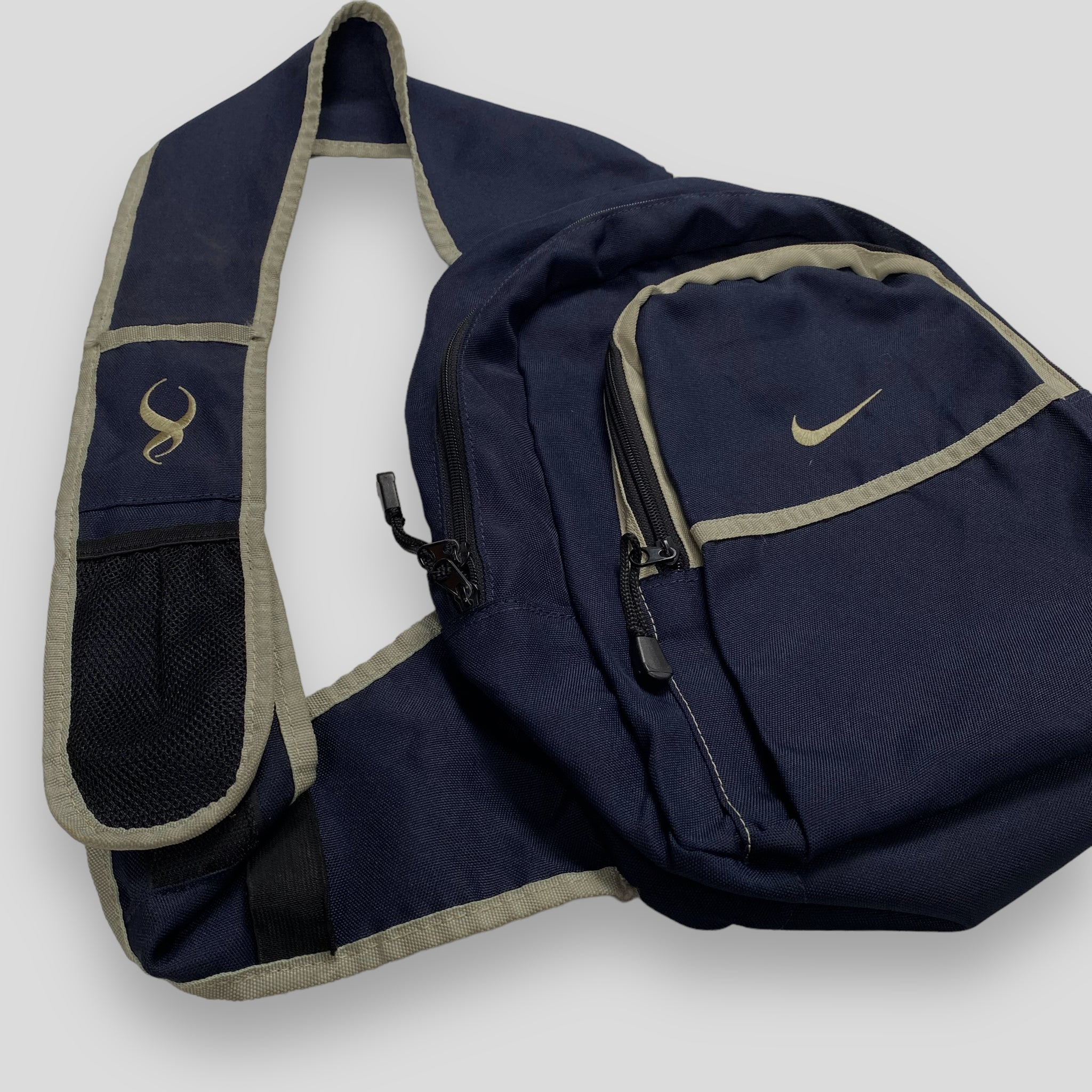 NIKE SLING BAG