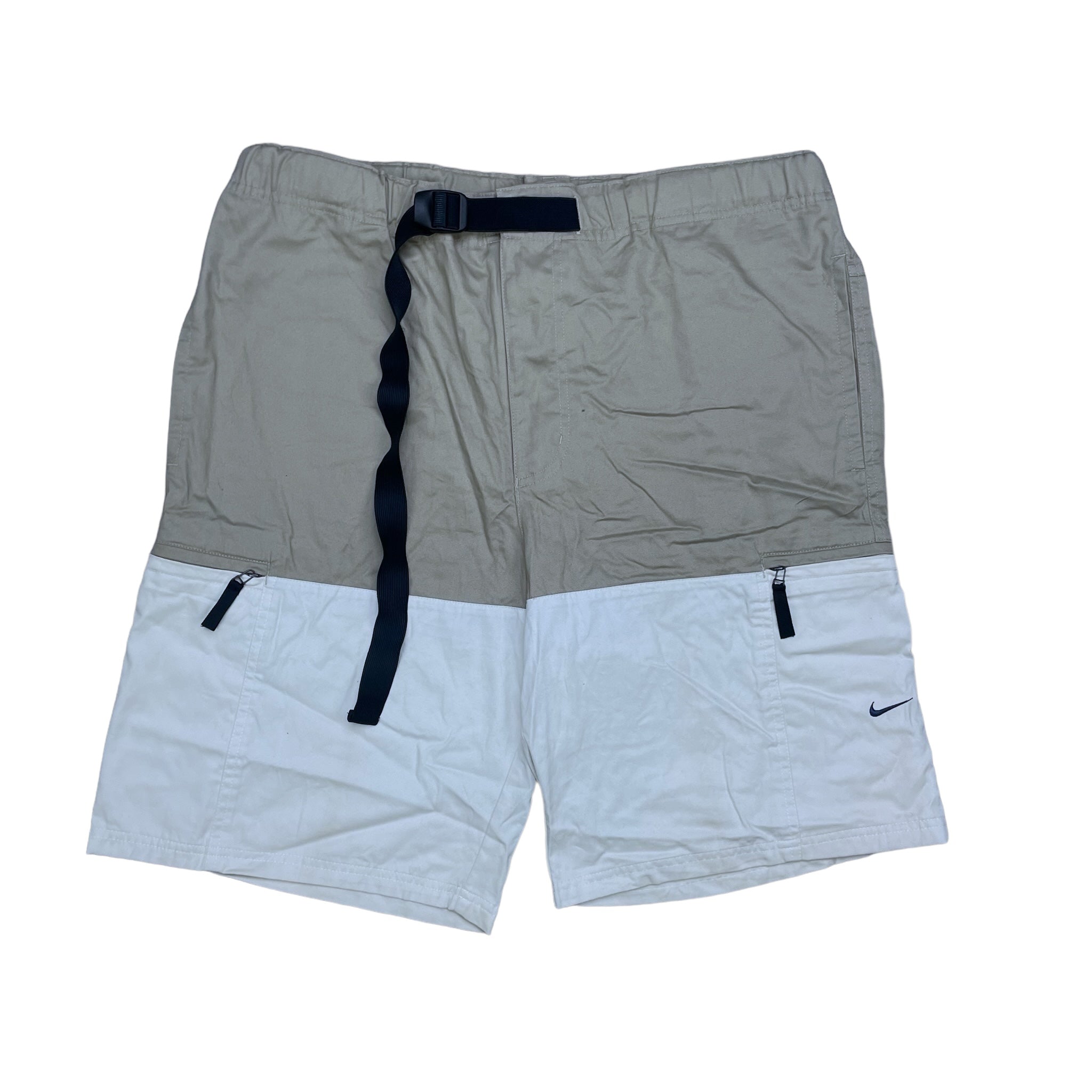 NIKE SHORTS (L)