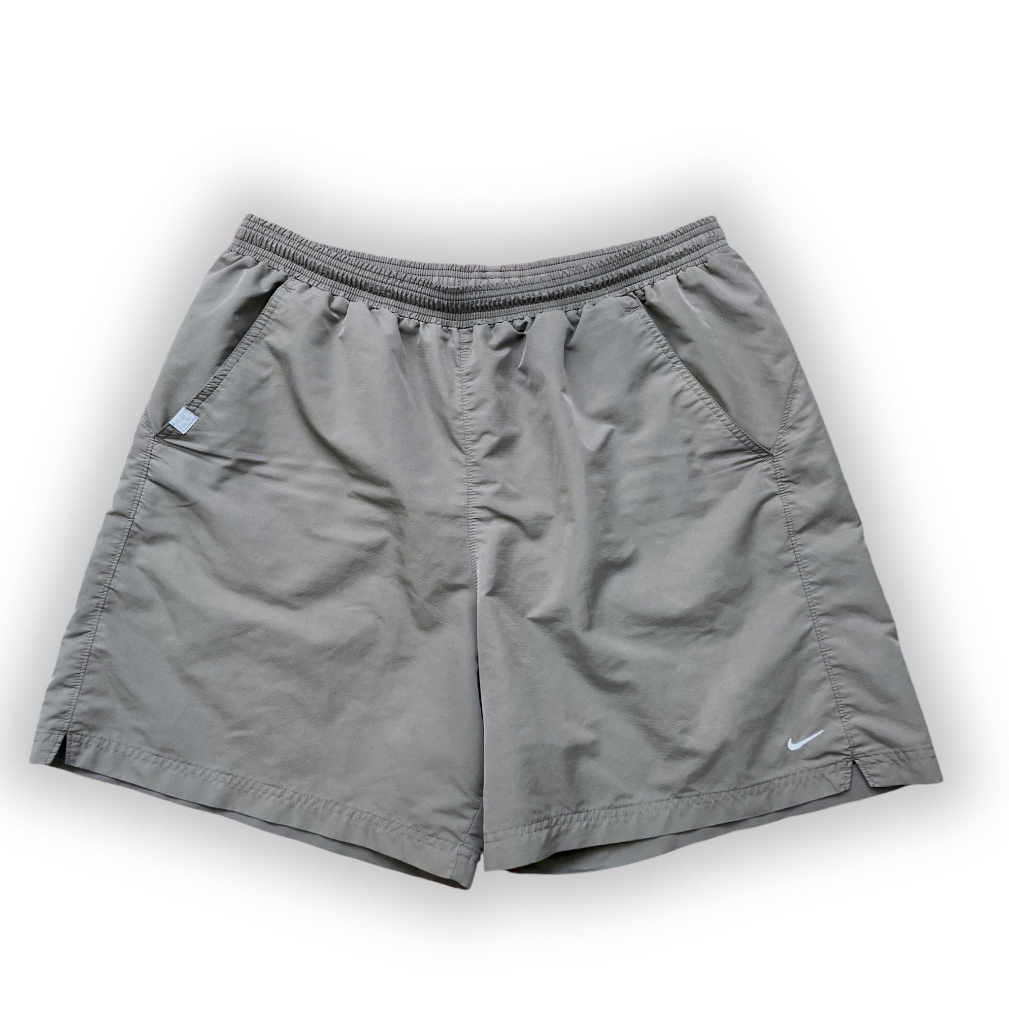 NIKE SHORTS (XL)